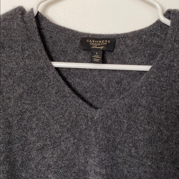 Gray cashmere v-neck sweater - Picture 3 of 3